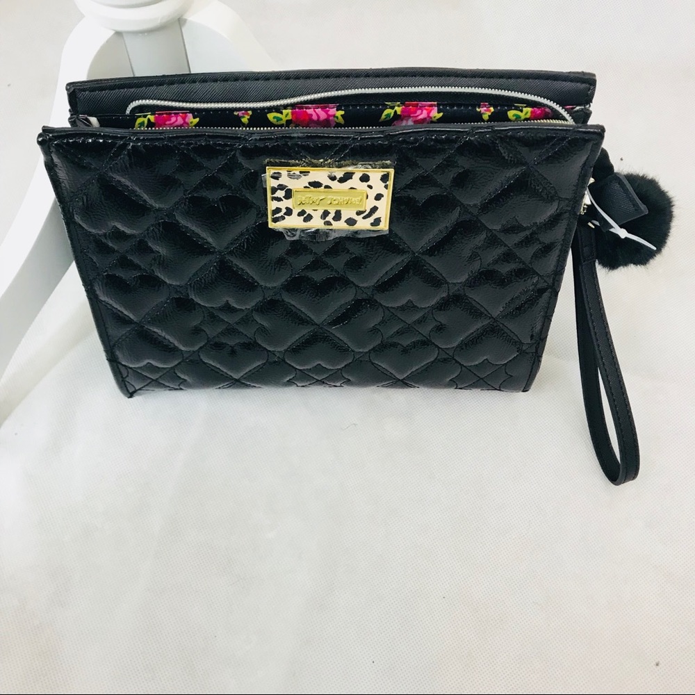 ‼️‼️Flash Sale‼️Betsey Johnson Large Wristlet